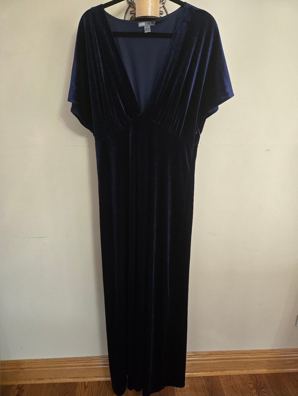 Love X Design Navy Velvet V-Neck Maxi Dress